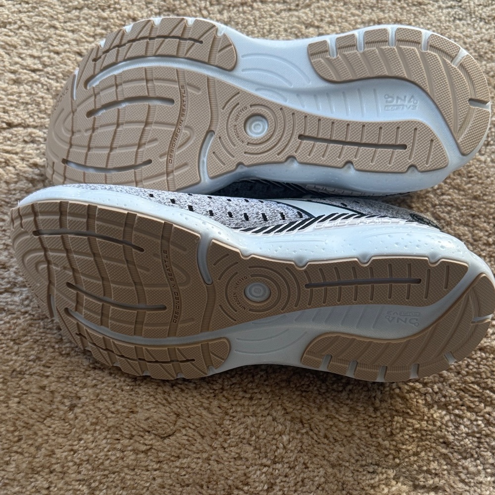 Brooks Glycerin GTS Athletic Shoes in Gray and White. NEVER WORN - Picture 8 of 8